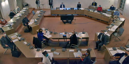 Konstituierende Sitzung des Kommunalen Beteiligungsgremiums im Gemeinderatssaal.