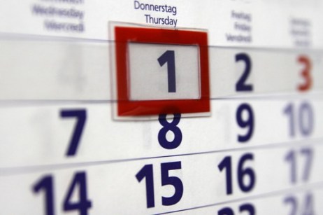 Ein Kalender in dem der erste Tag des Monats markiert ist
