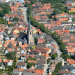 Luftaufnahme der Kirche und des Ortskerns