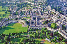 Eine Luftaufnahme des Royal Crescent in Bath. 