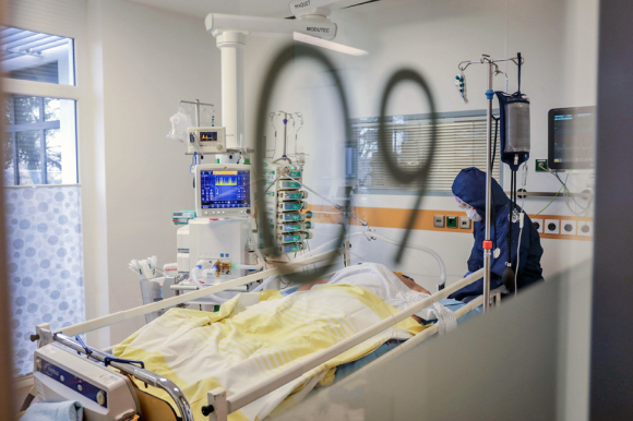 Patient wird auf der Intensivstation betreut