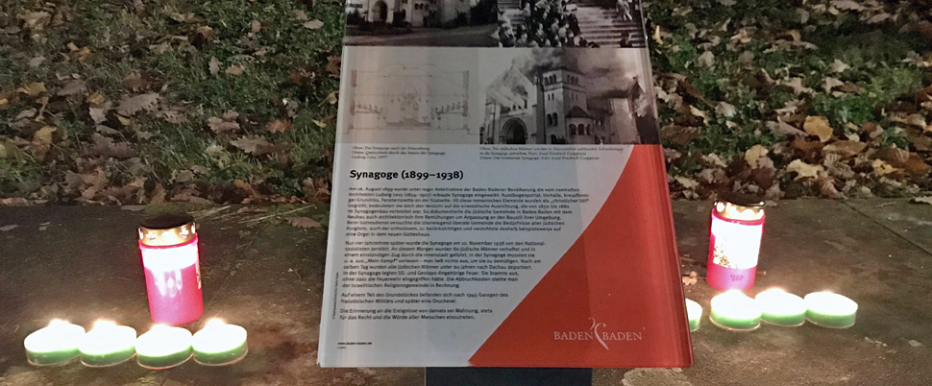 Die neue kulturhistorische Informationstafel berichtet über den Bau der Synagoge und die Geschehnisse während des Novemberpogroms.