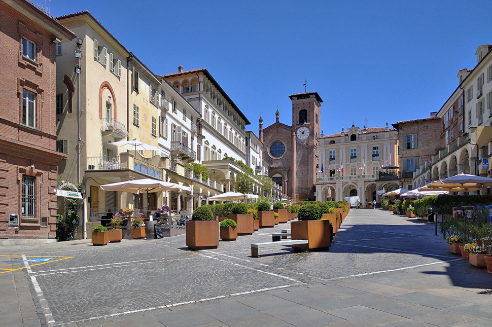 Blick über den Marktplatz in Moncalieri
