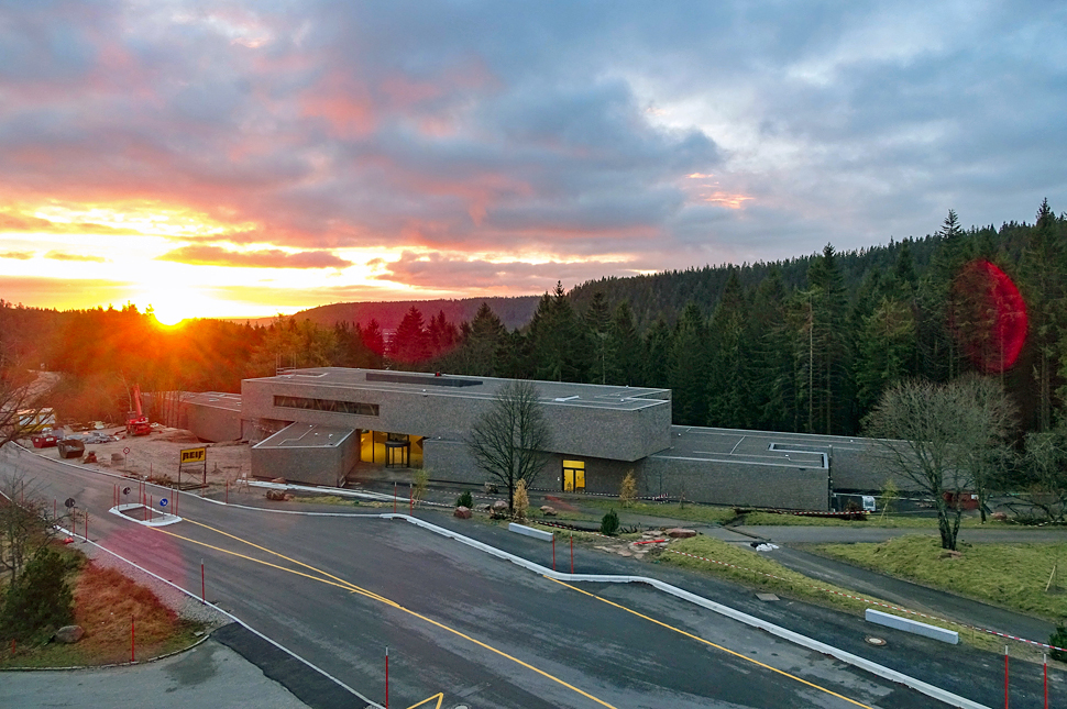 Nationalparkzentrum Ruhestein bei Sonnenuntergang