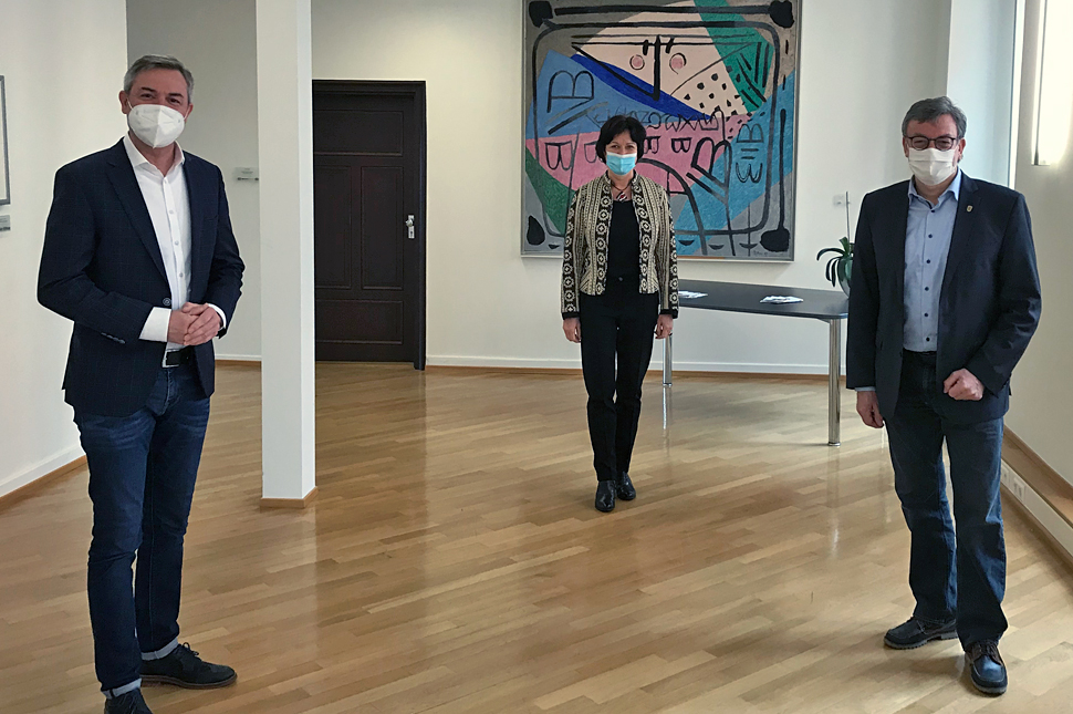 Von links: Tobias Wald (Landtagsabgeordneter CDU), Oberbürgermeisterin Margret Mergen und Hans-Peter Behrens (Landtagsabgeordneter Bündnis 90/Die Grünen)