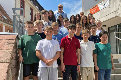 Die Klasse 7a vom Gymnasium des Pädagogiums Baden-Baden mit Lehrer Uwe Bissinger (Bildmitte oben). 