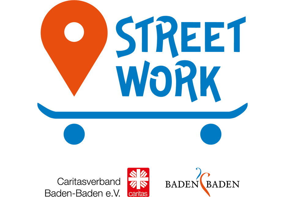 Logo mit Standort-Pin, Skateboard und Text: "STREETWORK". Darunter Logo des Caritasverband Baden-Baden e.V. und der Stadt Baden-Baden.