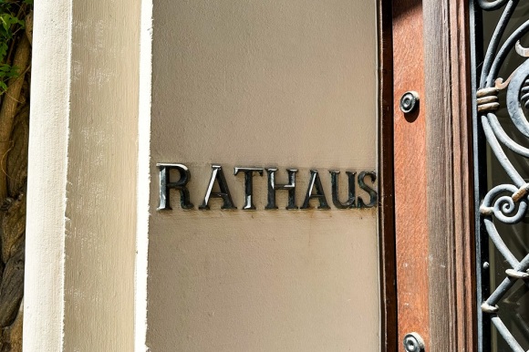 Schriftzug "Rathaus"