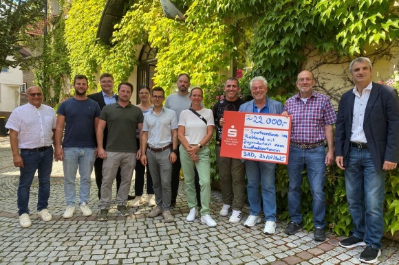 Gruppenbild vor dem Rathaus in Steinbach.