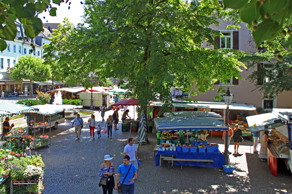 Wochenmarkt am Augustaplatz
