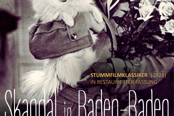 Filmplakat: Eine Frau mit Hut hält einen Hund auf ihrem Arm.