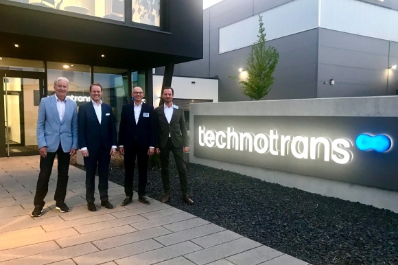 OB Dietmar Späth, Peter Hirsch, Jan Kröger und Alexander Wieland (von links) vor der Firma techotrans in Haueneberstein.