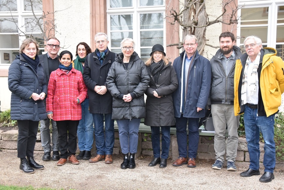 Gruppenfoto der Welterbe-Monitoring-Beauftragten im Innenhof des Rathauses.