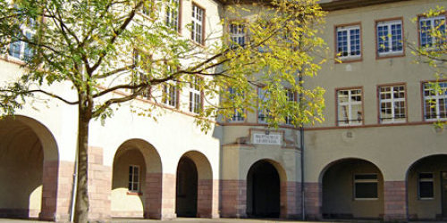 Gebäude der Hauptschule Lichtental