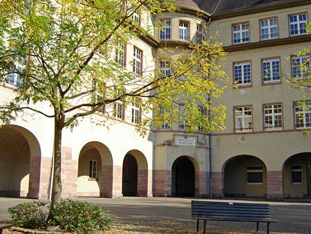 Gebäude der Hauptschule Lichtental