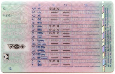 Rückseite eines EU-Führerscheins. Fahrerlaubnis für die Klassen AM,B,C1,C und L
