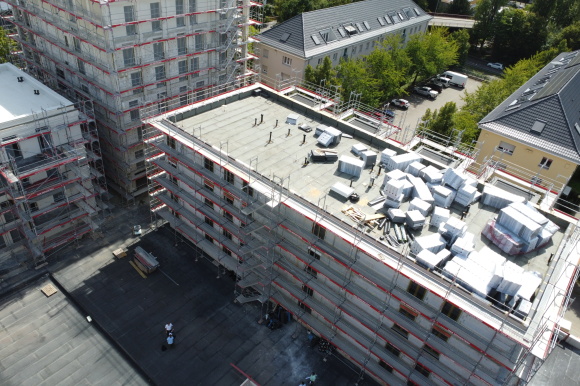 In der Murgstraße Bauvorhaben,prägendes Merkmal des Gebäudes ist ein markanter, achtgeschossiger Turm, der von zwei vierstöckigen Baukörpern ergänzt wird