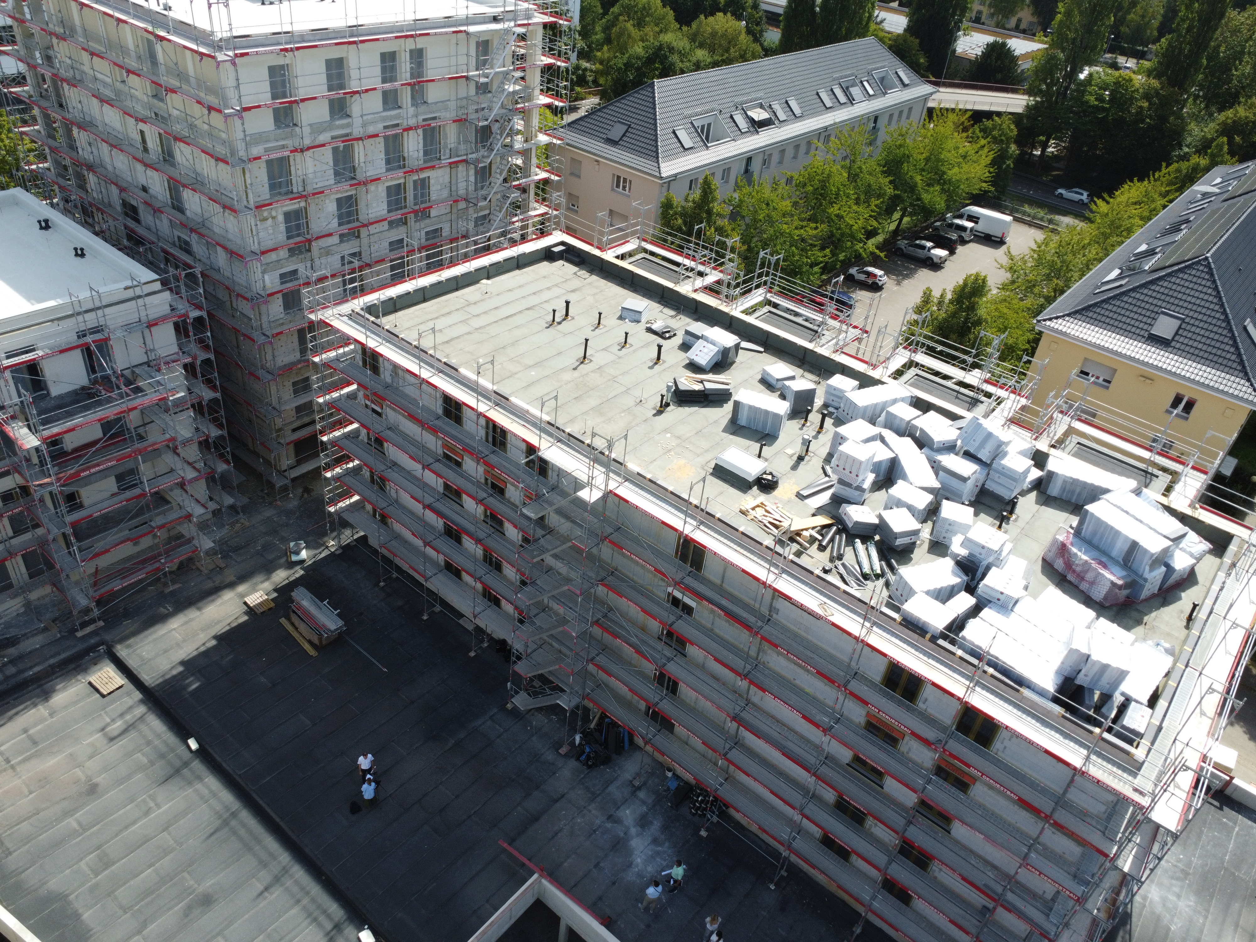 In der Murgstraße Bauvorhaben,prägendes Merkmal des Gebäudes ist ein markanter, achtgeschossiger Turm, der von zwei vierstöckigen Baukörpern ergänzt wird
