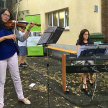 Zwei Lehrerinnen der Musikschule spielen auf Piano und Violine