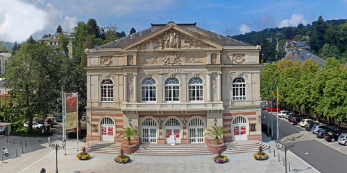 Gebäude Theater Frontansicht
