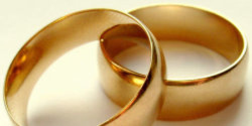 Zwei Eheringe aus Gold
