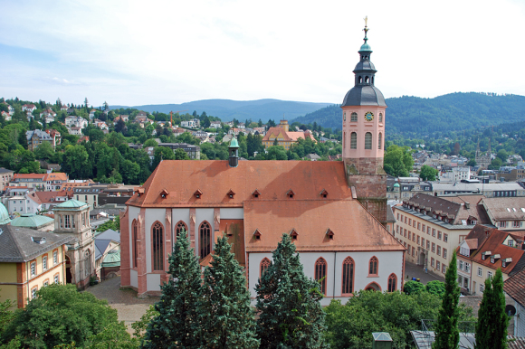 Seitenaufnahmen der Stiftskirche