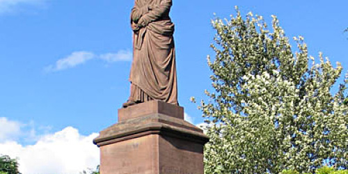 Statue aus Stein von Meister Erwin