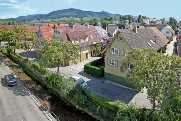 Steinbach: Yburgstraße mit alten Häusern