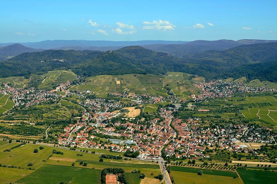 Luftbild von Steinbach, Varnhalt und Neuweier