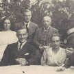 Auf diesem Bild sind sechs Personen zu sehen: Otto Flake mit Verleger S. Fischer, Reisiger, Thomas Mann, ein weiterer Herr und zwei Damen