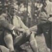Aufnahme beim Wandern:Otto Flake sitzend, neben ihm S. Fischer stehend