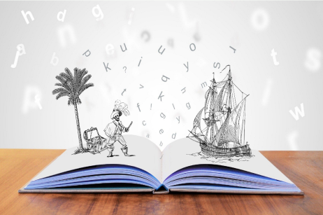 Aufgeschlagenes Buch, darauf stehem ein Pirat, eine Palme und ein Schiff. Im Hintergrund schweben Buchstaben aus dem Buch heraus.