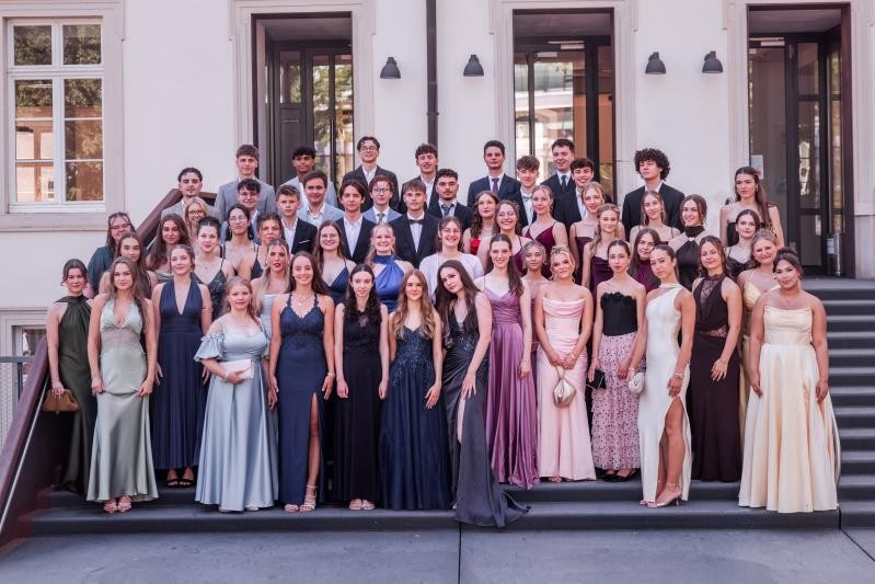 Abiturientinnen und Abiturienten der Klosterschule.